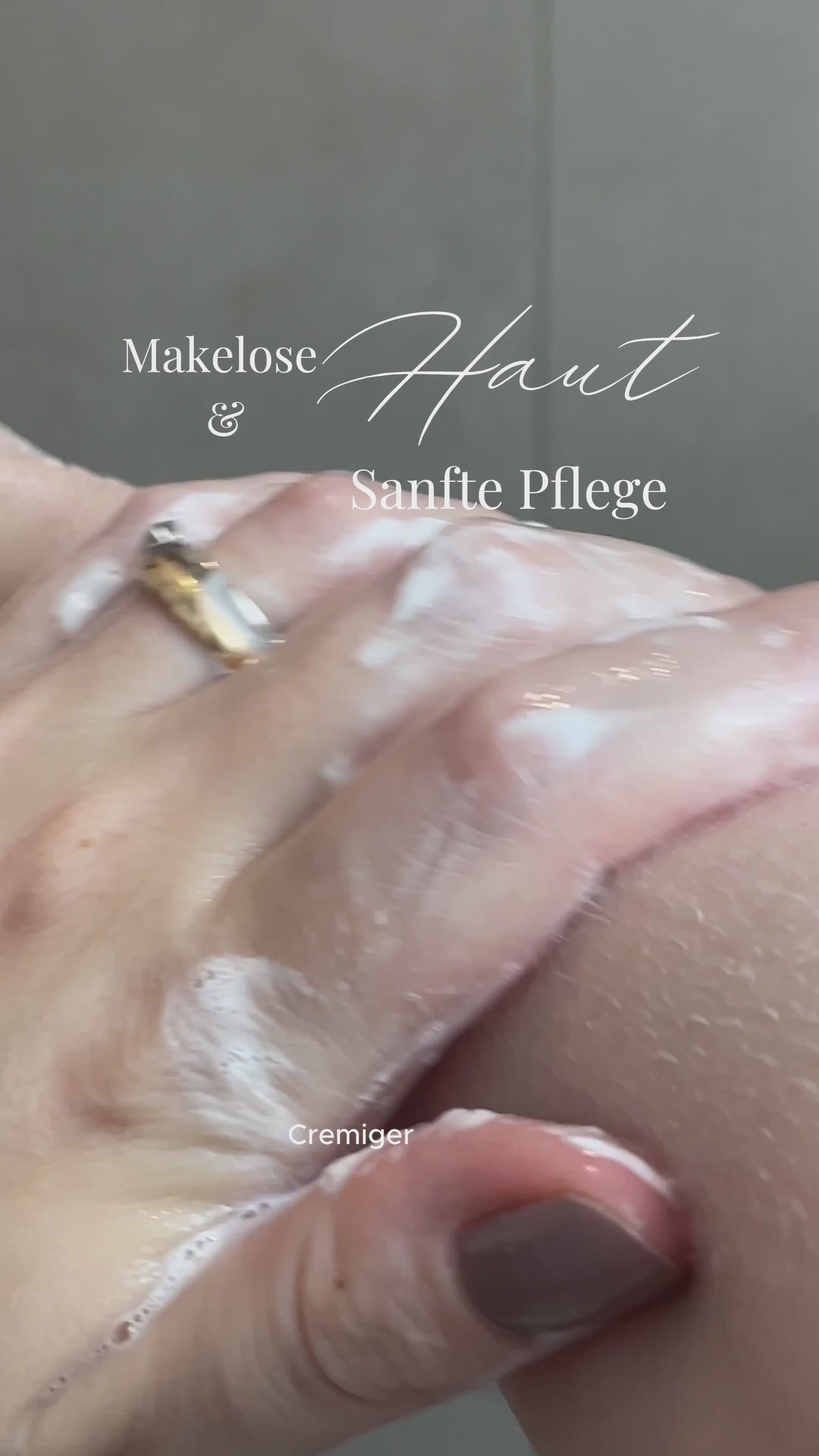 Video laden: Makelose Haut und Sanfte Pflege mit Duschsahne. Ein veganes, mildes Duschgel mit besonders cremiger Textur
